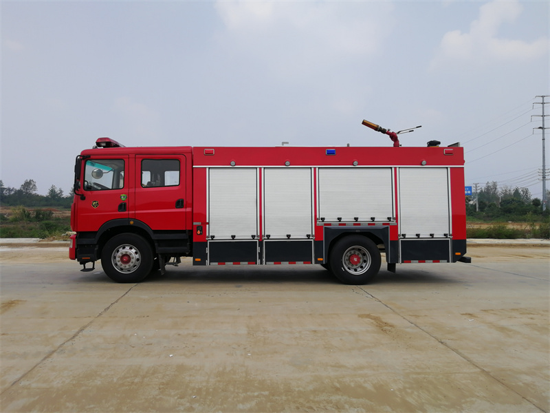 東風(fēng)D9水罐消防車(6.8噸)圖片